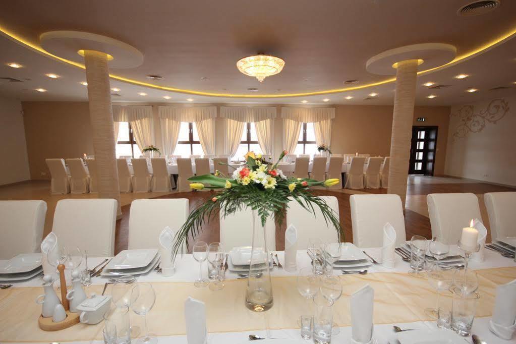 Biala Akacja Resort & Business Прудник Екстериор снимка