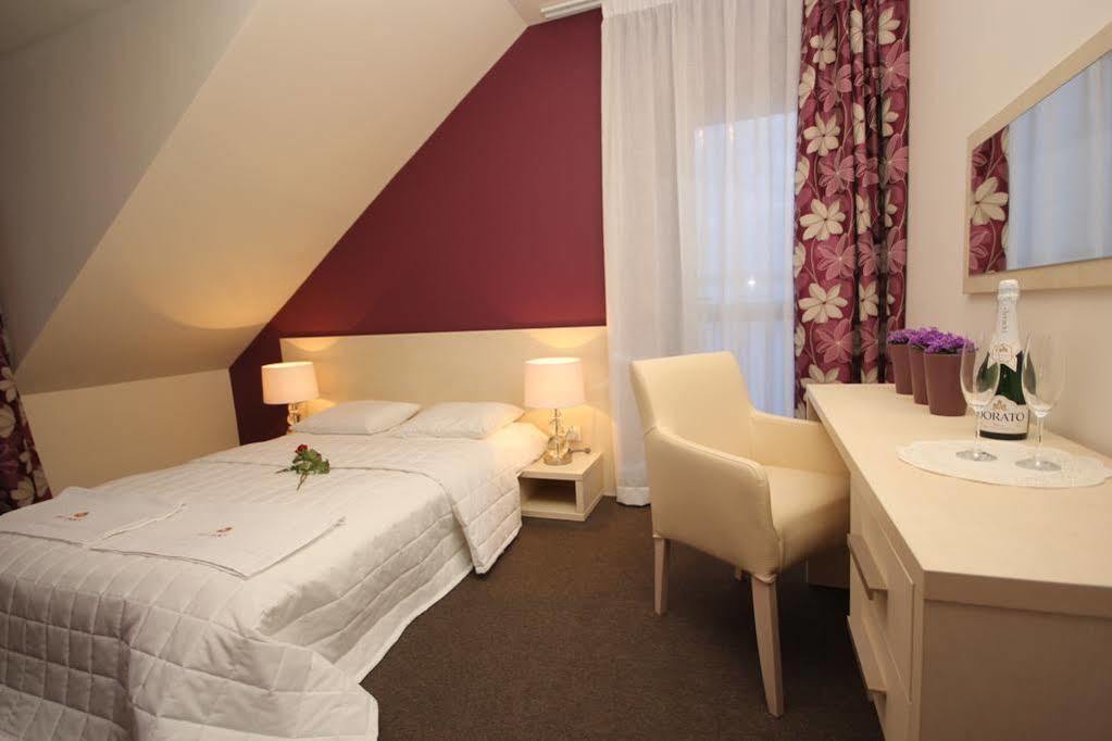 Biala Akacja Resort & Business Прудник Екстериор снимка