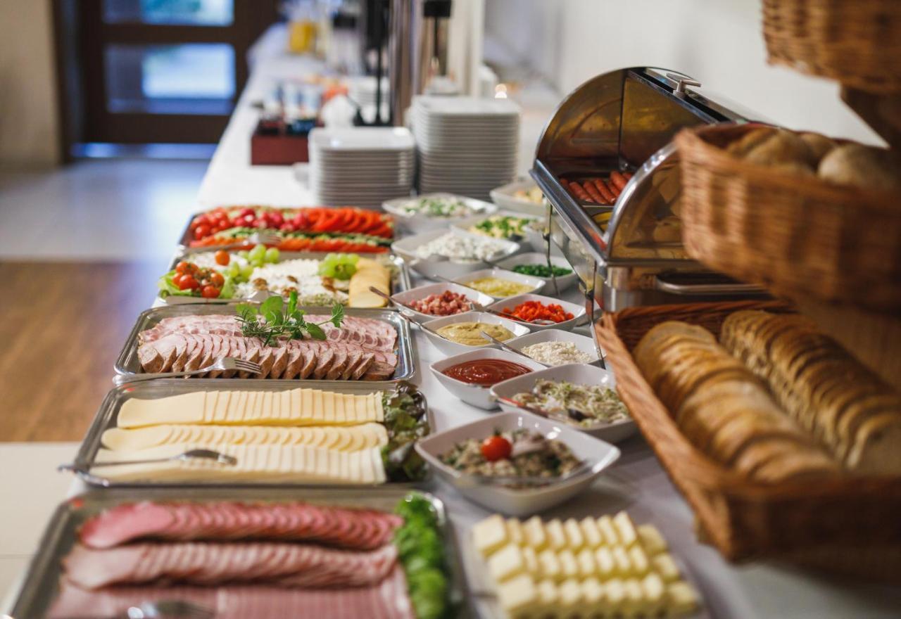 Biala Akacja Resort & Business Прудник Екстериор снимка